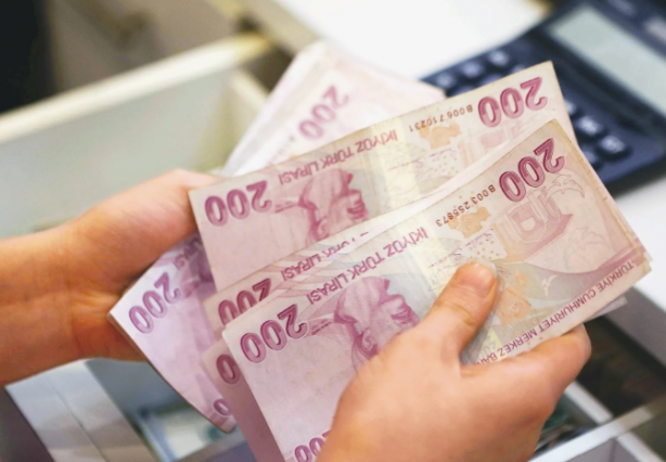 'Ankara'dan bilgi aldım' diyen ekonomistten beklenmedik çıkış: O tarihte asgari ücrete yeni zam geliyor