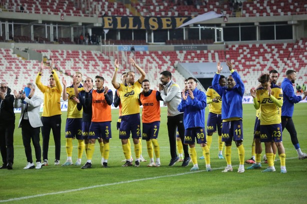Foto - Ankaragücü, Sivas'ta geriden gelip kazandı