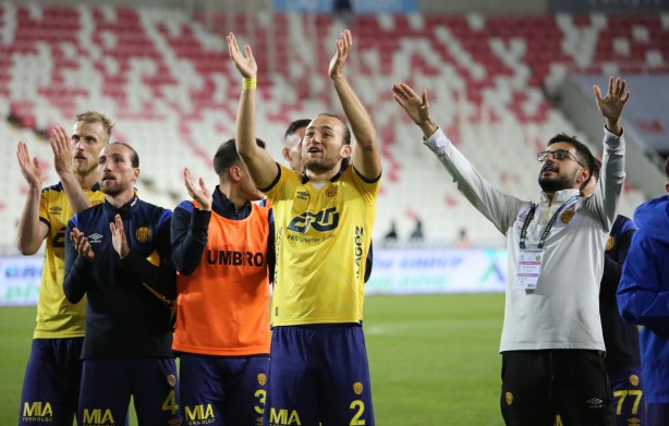 Foto - Ankaragücü, Sivas'ta geriden gelip kazandı