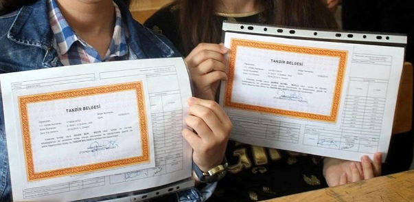 Anne, babalar dikkat! Takdir veya teşekkür alan öğrencilere 10 bin 200 lira verilecek