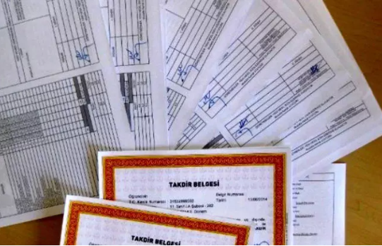 Foto - Anne, babalar dikkat! Takdir veya teşekkür alan öğrencilere 10 bin 200 lira verilecek