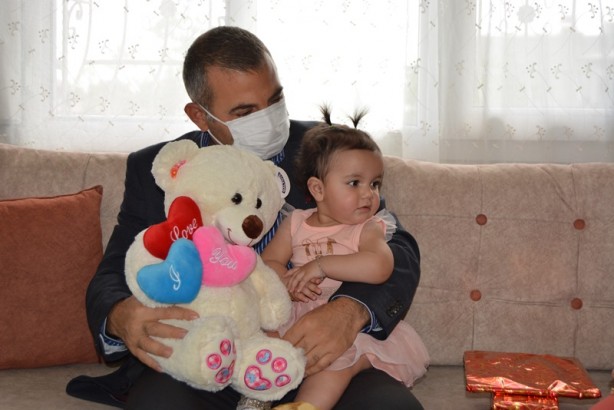 Foto - Anne karnındayken babası şehit oldu! Operasyonun adını taşıyan bebeğe doğum günü sürprizi