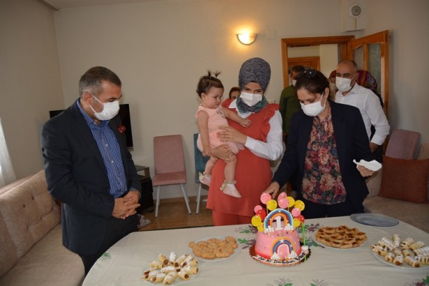 Anne karnındayken babası şehit oldu! Operasyonun adını taşıyan bebeğe doğum günü sürprizi