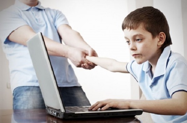 Foto - Anne ve babalara uyarı! Çocuklar işte böyle bağımlı oluyor