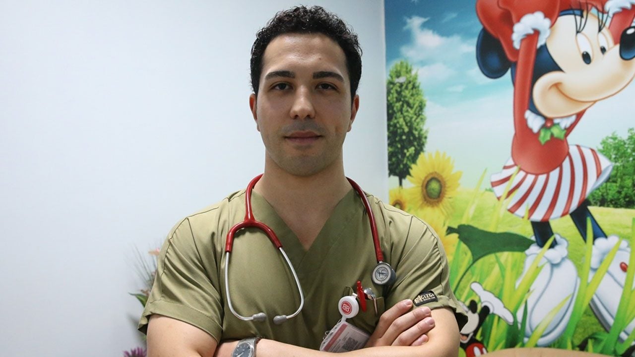 Foto - Anne ve babasıyla mesai yapıyor! Koridorlarında büyüdüğü hastanede şifa dağıtıyor