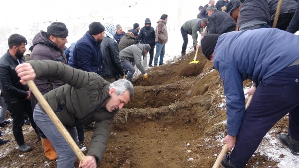 Foto - Anne ve iki küçük çocuğunun cansız bedeni birbirine sarılı halde bulundu!
