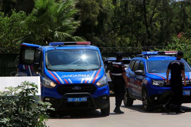Foto - Anne ve oğlunun katil zanlısı numune alınmak üzere Adli Tıp'a getirildi
