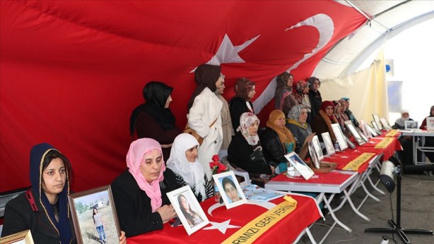 Foto - Anneler ağlarken o eğlencelere doyamıyor! Skandal görüntüler ortaya çıktı