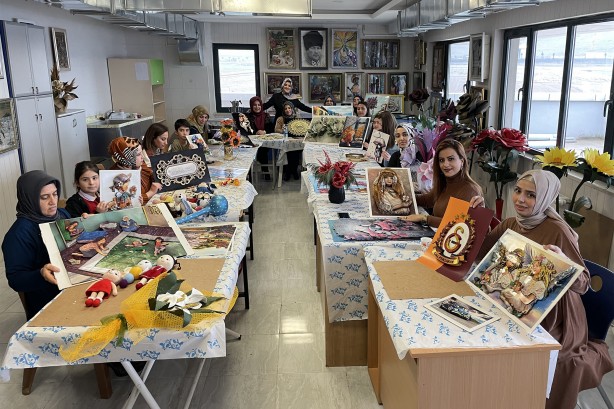 Foto - Anneler ve çocuklarının tatlı telaşı! Hiç durmuyorlar...