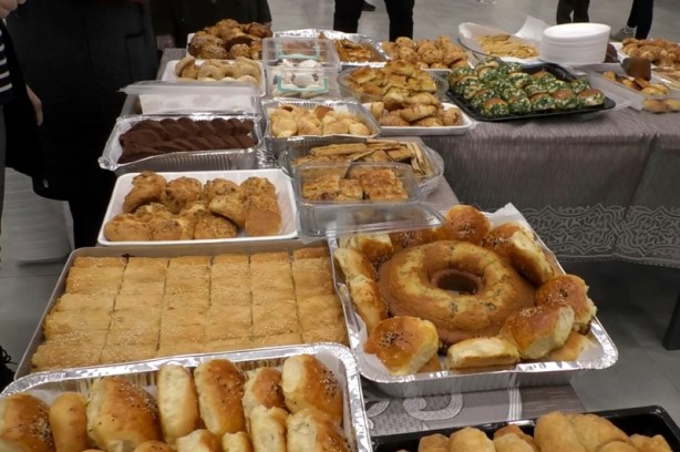 Foto - Annelerden ders çalışan öğrencilere sürpriz ikramlık