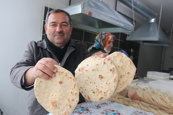 Foto - Annelerinden öğrendikleri "mayalı ekmek" gelir kapıları oldu