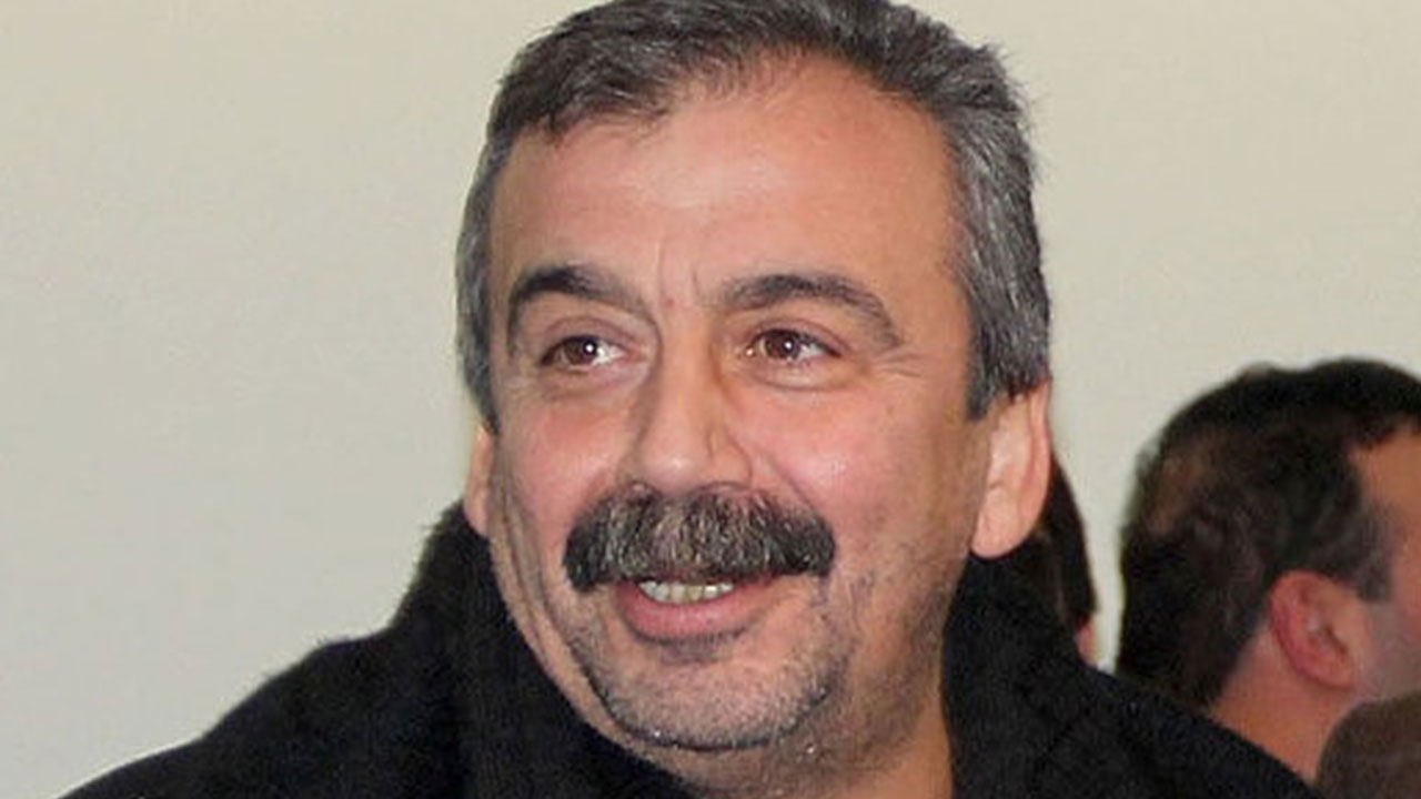 Foto - 'Anneme küfür etmişti' diyen Enver Aysever şaşırttı: Keşke iyileşse de o küfürleri bana yine etse