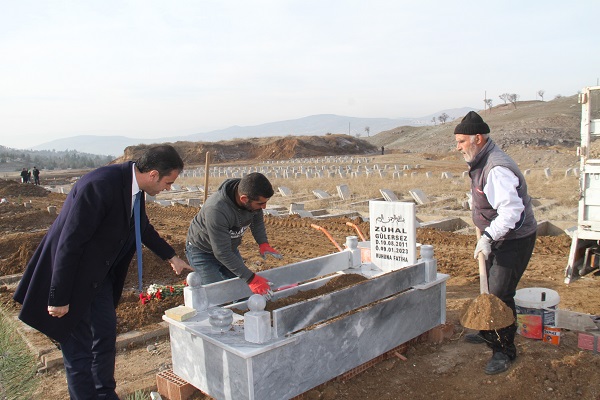Foto - Annesi kabul etmedi! 12 yaşındaki çocuk kimsesizler mezarlığına gömüldü