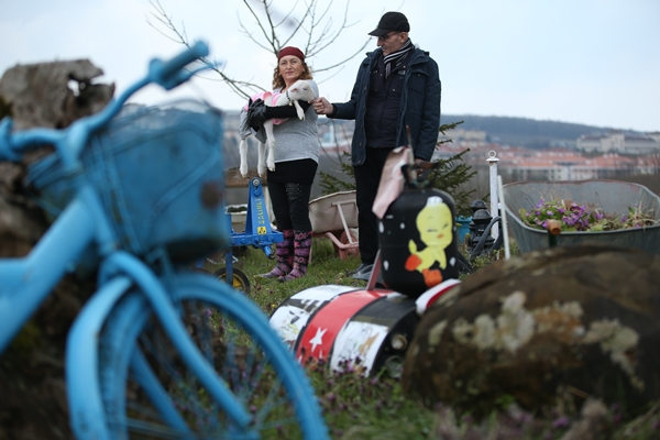 Foto - Annesiz kalan kuzuya "sıcak yuva" oldular