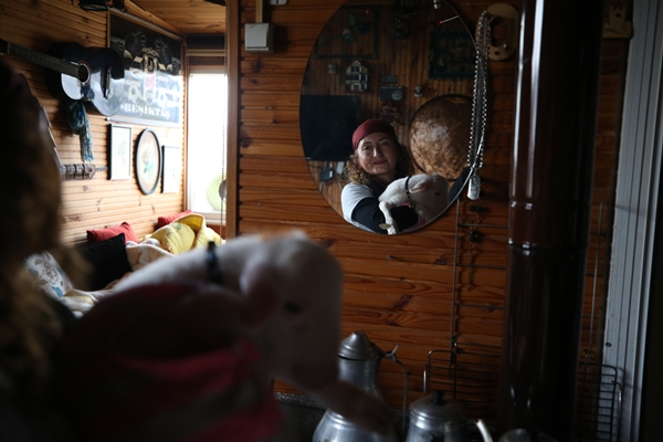 Foto - Annesiz kalan kuzuya "sıcak yuva" oldular