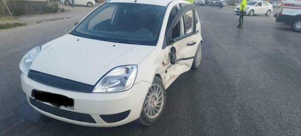 Antakya’da iki otomobilin karıştığı kazada 4 kişi yaralandı