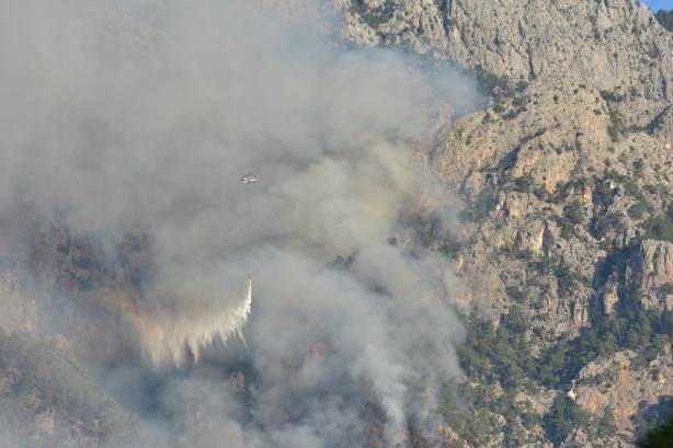 Antalya Kemer'deki orman yangını 2. gününde