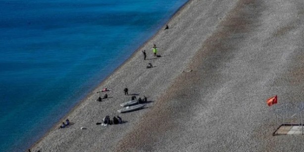 Foto - Antalya sahilinde panik! Herkes boğulduğunu sandı: Gerçek bambaşka çıktı!