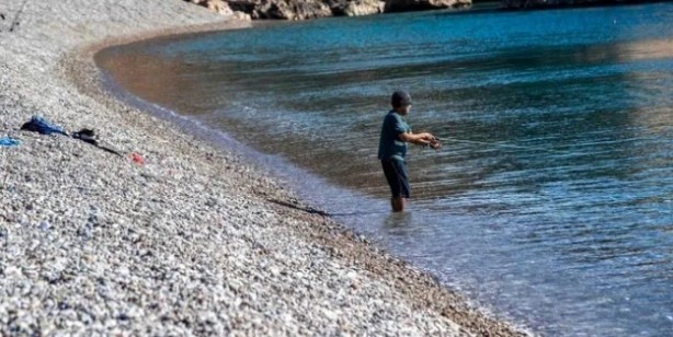 Foto - Antalya sahilinde panik! Herkes boğulduğunu sandı: Gerçek bambaşka çıktı!