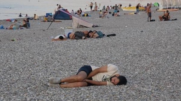 Foto - Antalya sahilinde şaşırtan görüntü
