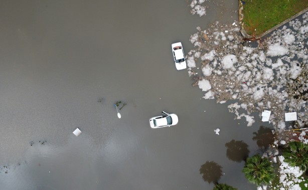 Antalya, sel sularına teslim oldu: Bir kişi hayatını kaybetti, 3 ilçede okullar yarın da tatil