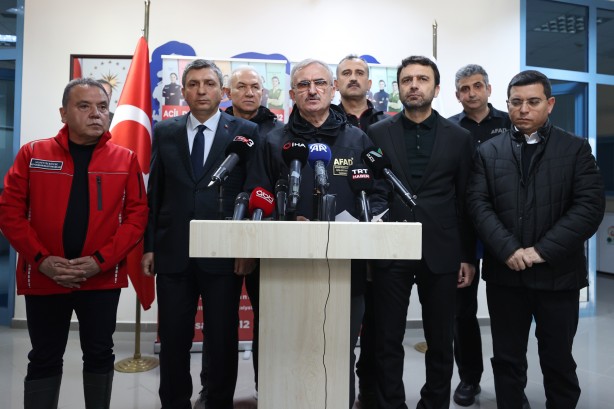 Foto - Antalya, sel sularına teslim oldu: Bir kişi hayatını kaybetti, 3 ilçede okullar yarın da tatil