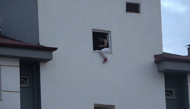 Foto - Antalya'da akıllara durgunluk veren olay! Çocukları apartmana sokup üzerlerine benzin döktü!