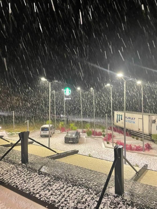 Foto - Antalya'da doludan kaçan araçlar akaryakıt istasyonlarına sağındı