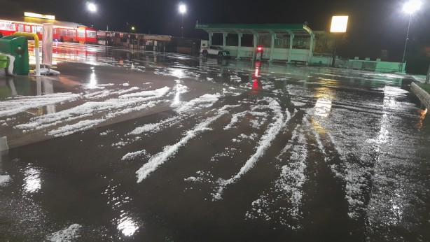 Foto - Antalya'da doludan kaçan araçlar akaryakıt istasyonlarına sağındı