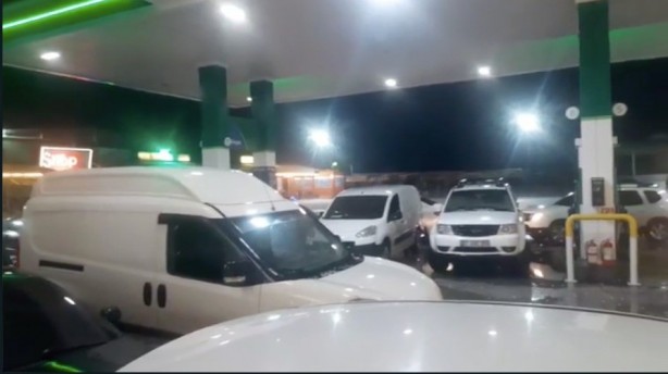 Foto - Antalya'da doludan kaçan araçlar akaryakıt istasyonlarına sağındı