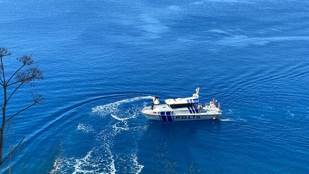 Foto - Antalya'da falezlerden düşen kişi, itfaiye ve deniz polisince kurtarıldı