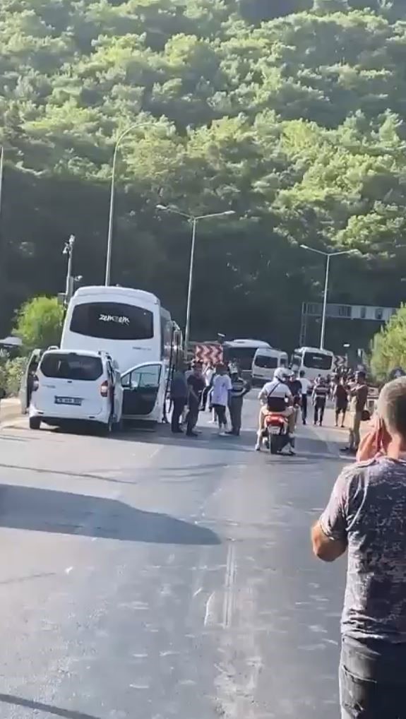 Foto - Antalya’da feci kaza! 12 araç birbirine girdi