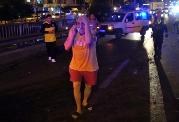 Foto - Antalya’da feci kaza! İki otomobil kafa kafaya çarpıştı