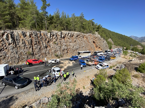 Foto - Antalya'da feci kaza: Ölüler ve yaralılar var