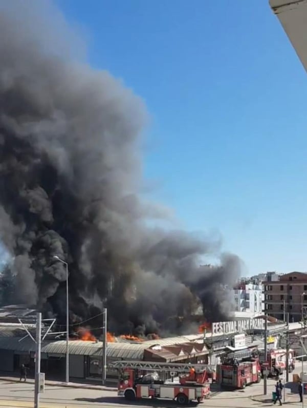 Antalya'da feci olay! Dumanlar gökyüzünü kapladı