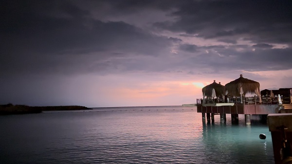 Antalya'da gece şimşeklerle aydınlandı