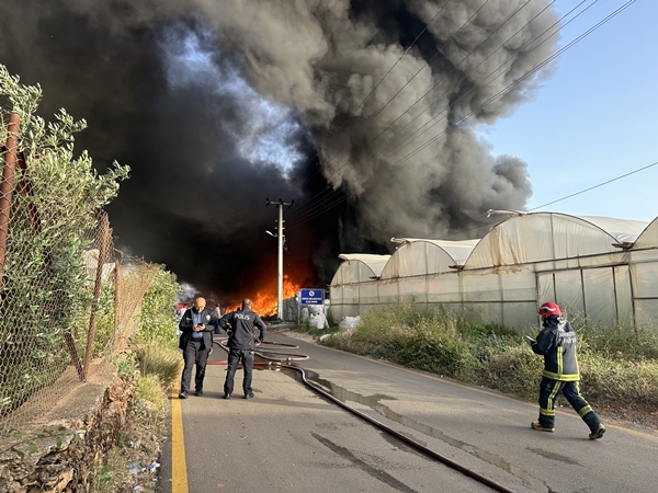 Foto - Antalya'da geri dönüşüm deposunda yangın