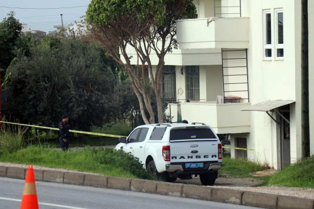Foto - Antalya'da hareketli dakikalar! Evin etrafına patlayıcılar yerleştirdi