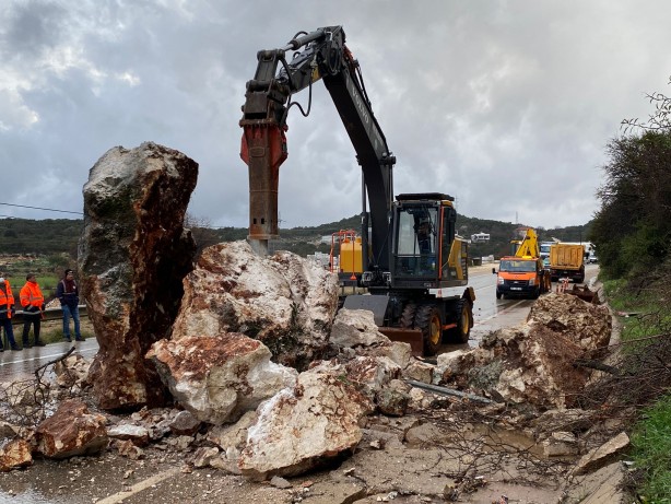 Foto - Antalya'da heyelan! Ulaşım tek şeritten sağlanıyor