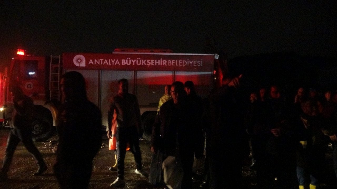 Foto - Antalya’da hortum şantiyeyi vurdu: 4 işçi öldü, 1 işçi yaralandı
