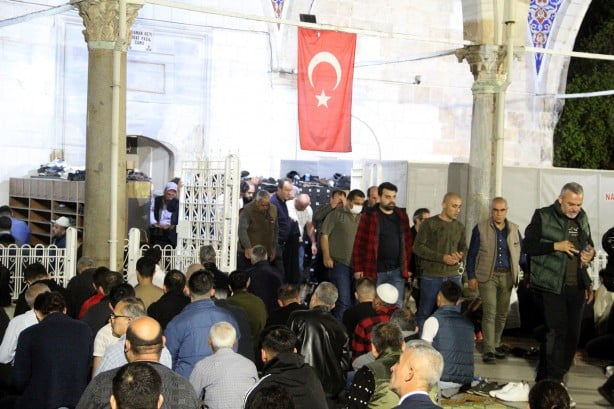 Foto - Antalya'da Kadir Gecesi'nde camiler doldu taştı