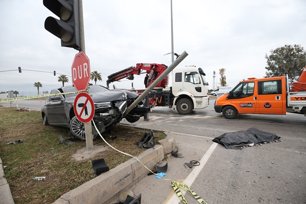 Foto - Antalya'da korkunç kaza: Ölüler ve yaralılar var