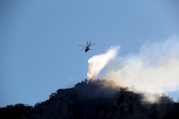Foto - Antalya'da korkutan yangın kontrol altına alındı!