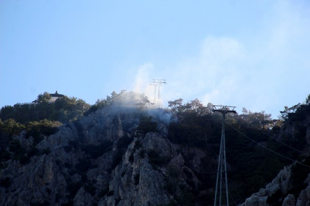 Foto - Antalya'da korkutan yangın kontrol altına alındı!