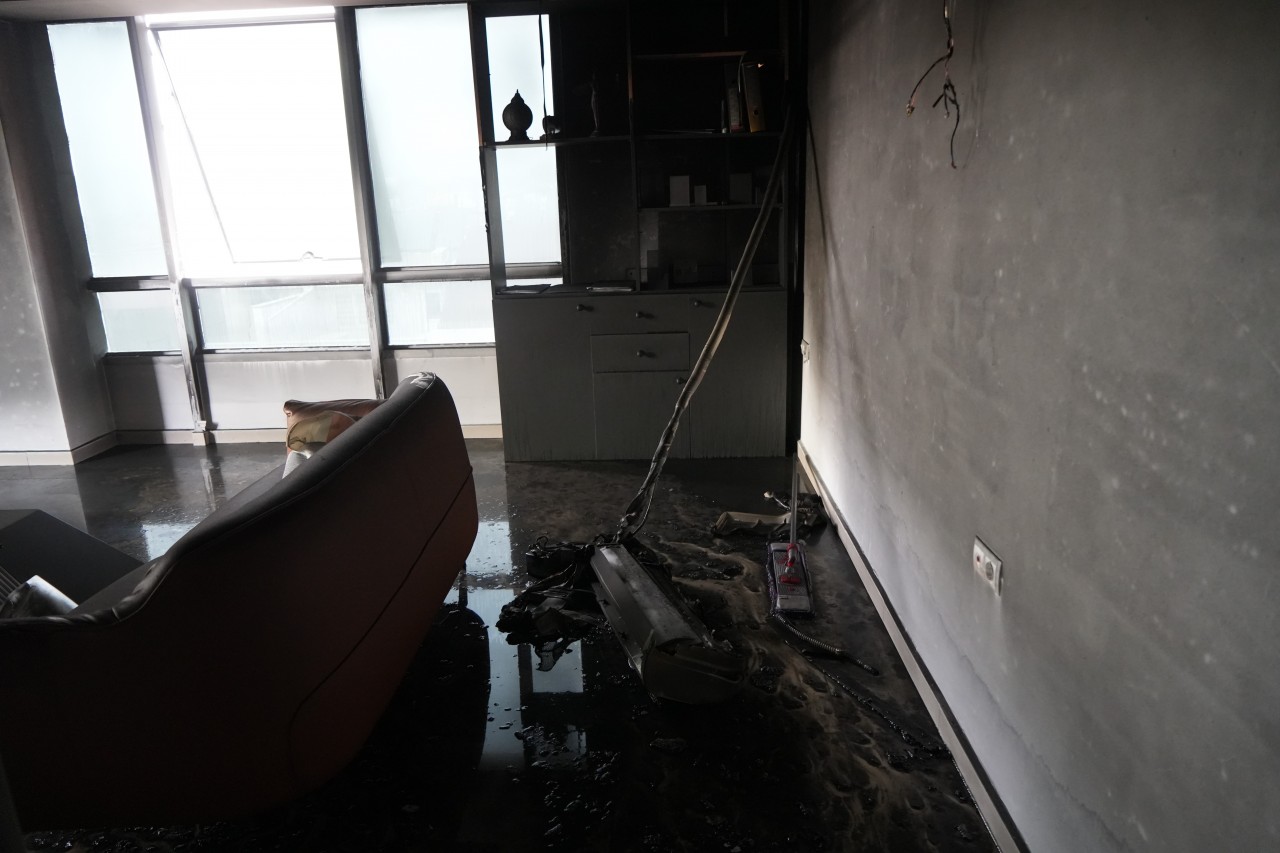 Foto - Antalya'da ofis yangını! Mal kaybı büyük