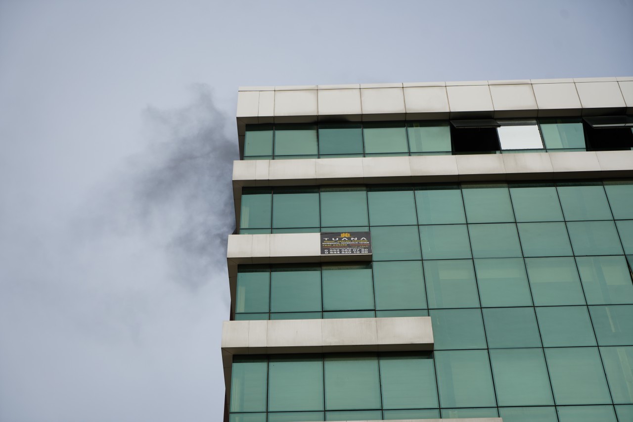 Foto - Antalya'da ofis yangını! Mal kaybı büyük