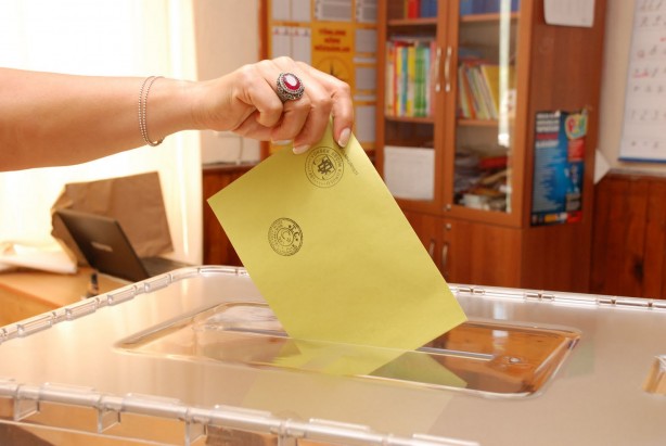 Foto - Antalya’da oyunu kullanan bir şahıs kabindeyken bunu yapmaya başladı! Sıra bekleyen vatandaşlar kıkır kıkır güldü! Ağzınız bir karış açık kalacak