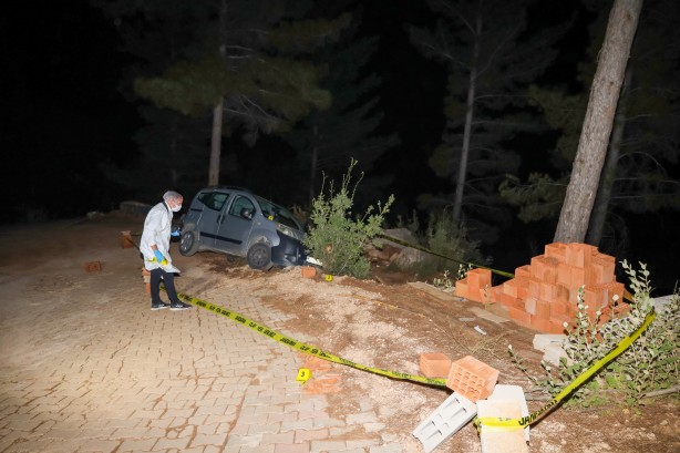 Foto - Antalya'da rampada lastiğine tuğla koyduğu kamyonetin altında kalan sürücü öldü