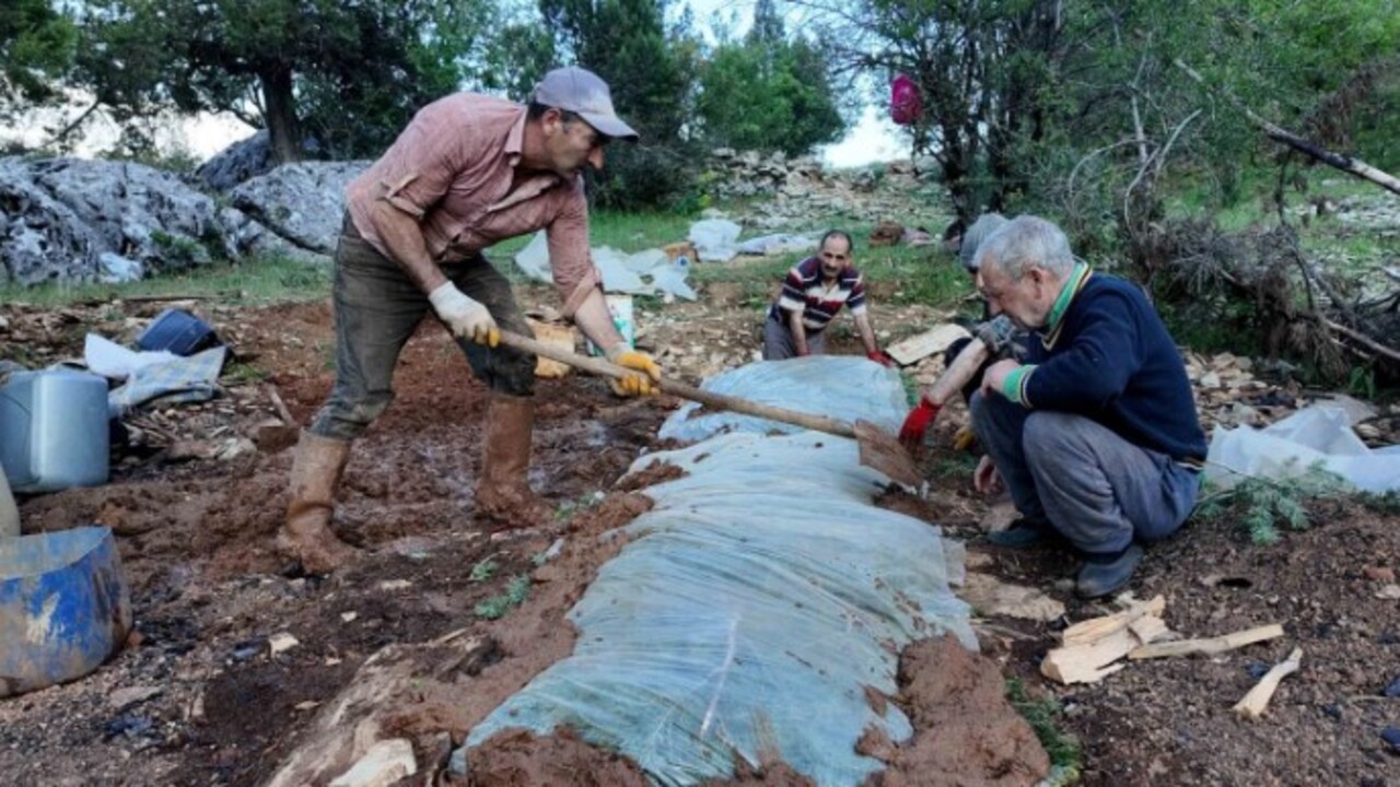 Foto - Antalya’da şaşırtan gelenek! Toprağa gömüp 3 saatte bir kontrol ediyorlar