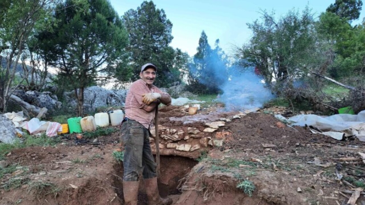 Foto - Antalya’da şaşırtan gelenek! Toprağa gömüp 3 saatte bir kontrol ediyorlar